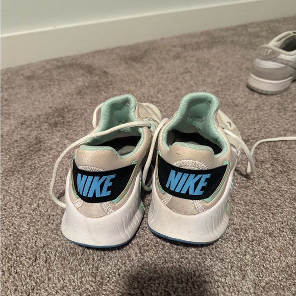 Nike Metcons - Picture 4 of 6